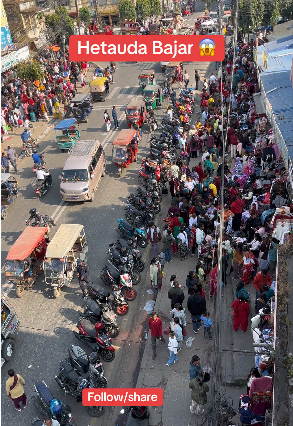 The market is crowded with customers after shops in Hetauda sold goods at low prices.#hetaudamuser #viralvideos #trending #fyp #hetauda 