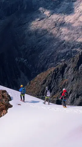 Nevado mateo 5150 m #huarazandesexpeditions🇵🇪2025 #temporadainvernal #climbingtiktok #turismodeaventura  Vamos por tu primera cumbre 2025