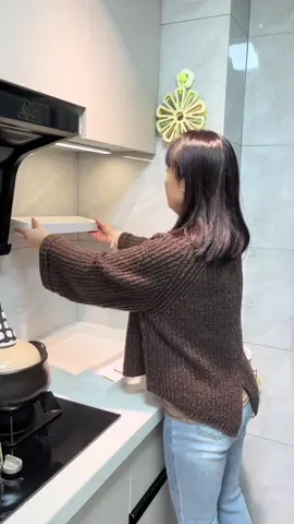 Góc nhỏ gọn gàng, nhìn thôi cũng thấy dễ chịu. Kệ để đồ thật sự là ‘trợ thủ decor’ thầm lặng #decor #xuhuong #yeubepnghiennha #dodungtienich #dodungnhabep 