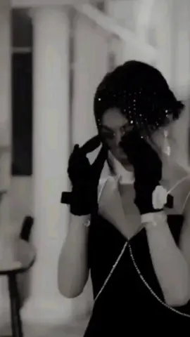 وكنتَ ترتّلني گ الآيات  في خلواتِ قلبك تقرأني  حُباً وتفسّرني شوقاً لا يُحد صوتك نسيمٌ يَطرقُ نوافذ روحي فـ أُفتح لك أبوابي دون وعد عيناك مرفأُ سَكينةٍ وأنا سفينةُ ضياعي، أرتمي  إليكَ بلا عدد أحجُّ إليكَ إذا ضاقتْ بيَ الدنيا و أصلي  حضورك في قلبي ألفَ سجد كأنك نورُ الفجرِ إن جفّ الرجاء وكأنني ظلّك الذي لا يرحلُ عنك أبداً وضعتُكَ بين دعواتي وفي كلِّ سجدةٍ كنتَ الأجمل كأنك وعدُ الغيمِ بعد طولِ الشوق و كأني زهرةٌ لا تزهرُ إلا على ضوءِ طيفك #نبض_الشمس #_𝑹𝒐𝒔𝒉𝒊𝒏_𝑪𝒂𝒏🎶🎻🧡🎻🎶 #أقلامنا_لكم_والشعور_لنا👉  #شعب_الصيني_ماله_حل😂😂  #شعب_الصيني_ماله_حل😂😂 