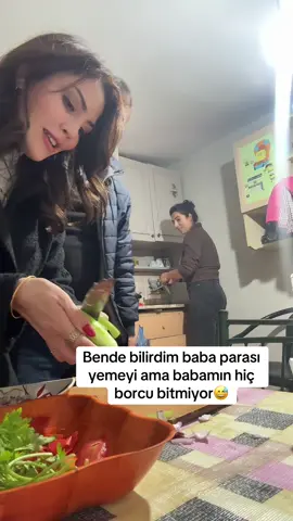 neyse biz yine salata yiyelim ömür bitti borcu bitmedi😅 insta/ ozgeli6 / ozgebahcetepe