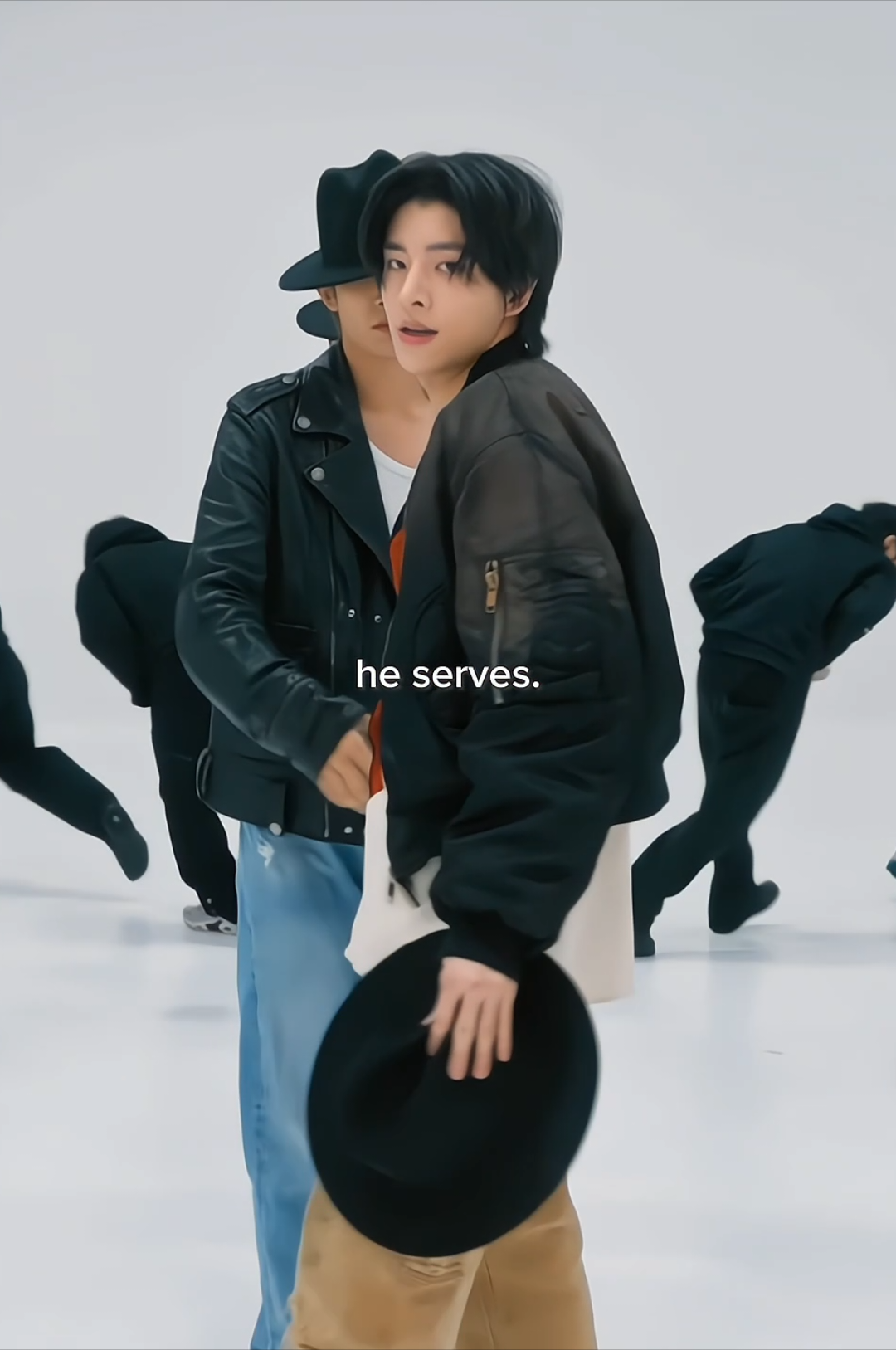 he serves when he dances 🧎🏻‍♀️🧎🏻‍♀️ [ #jake ] #enhypen 