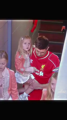 Gerrard 1 cầu thủ xuất sắc nhất Liverpool 