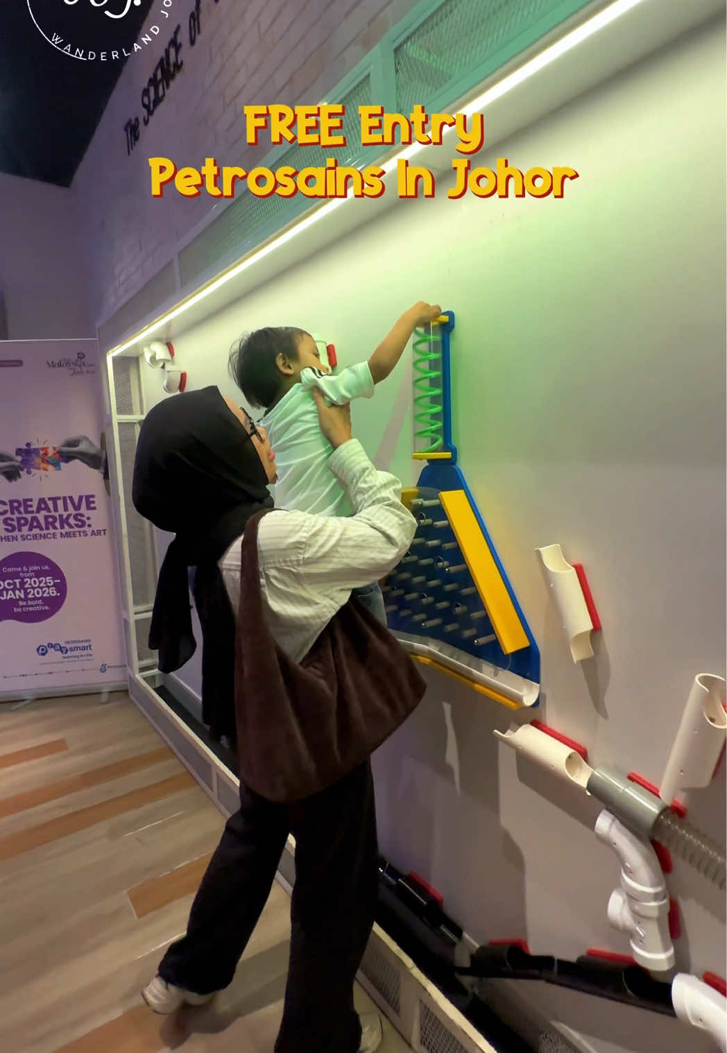 Explore the world of science at Petrosains Playsmart Johor Bahru 🚀 #fyp #thingstodo #johorbahru #petrosains #freeactivities 