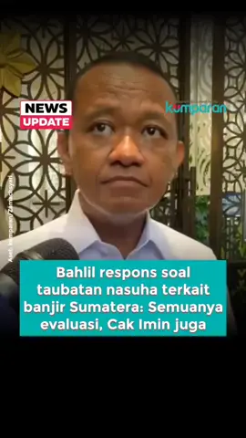 Menteri ESDM Bahlil Lahadalia menanggapi pernyataan Menko PMK Muhaimin Iskandar (Cak Imin) yang sebelumnya menyarankan agar sejumlah menteri melakukan taubatan nasuha terkait bencana di Sumatera. Bahlil menegaskan bahwa introspeksi diri adalah kewajiban semua pihak, bukan hanya dirinya. “Kalau pertaubatan nasuha, Pak Imin juga pertaubatan nasuha. Semua harus evaluasi diri,” ujarnya di Kompleks Istana Kepresidenan, Kamis (4/12). Ia menekankan bahwa dalam struktur pemerintahan, dirinya bertanggung jawab langsung kepada Presiden Prabowo Subianto, bukan kepada sesama menteri. Bahlil juga menyampaikan bahwa ia kini menjalankan instruksi Presiden untuk fokus menangani situasi di lokasi bencana. “Saya lagi urus urusan di lokasi bencana,” kata Bahlil. 📸: Dok. kumparan/Zamachsyari. Follow WhatsApp Channel kumparan untuk dapat Informasi terpercaya dikirim langsung ke WhatsApp kamu. Ketik kum.pr/WAchannel di browser kamu sekarang, agar bisa share informasi tanpa ragu. #newsupdate #update #news #vidol #bahlil #bahlillahadalia #cakimin #muhaiminiskandar #sumatera #bencanasumatera #info #infoterkini #berita #beritaterkini #bicarafaktalewatberita #kumparan