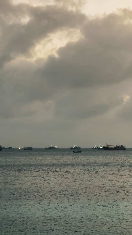 Trước đây anh đúng là không nỡ rời xa e nhưng bây giờ anh đã buông được rồi, vì anh hiểu rằng vốn dĩ không có anh,em vẫn sống ổn .em có rất nhiều lựa chọn,thiếu anh em cũng chẳng buồn...!#dulich #hoanghon #binhminh #tamtrang #daophuquy 