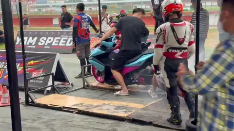 Cặp lực thử NỜ VÊ ÍCH TAIWAN Moạ nó mạnh thiệc Mùa này NVX lấy giải.  Chắc AE lại dọn NVX đầy đường Quá HOT #Diệp_Cô_Thành_BD_61 