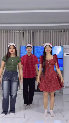 ခင်ဗျားတို့ရဲ့ အချစ်တော်လေးက အလည်ကနေ ခါချက်😂 @Ah Myat KarengDan (iDol) @Shwe Yamin Nwe 