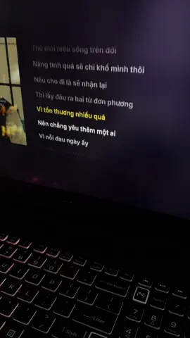 Vì tổn thương nhiều quá… #anhsoyeu#nhachaymoingay#lyrics#chamvaotim 