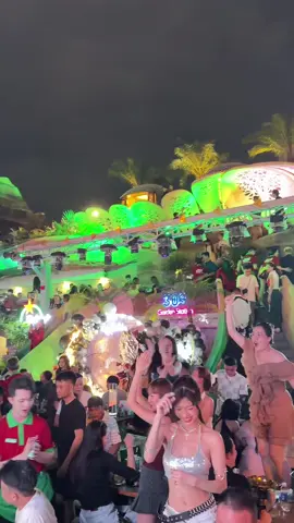 Trời dạo này bắt đầu chuyển đông rồi đấy, ai đi 303 nhớ dẫn theo người yêu cho ấm nhé 😍 #303gardenstation #govap #ToHopGiaiTri #sinhnhat #girl 