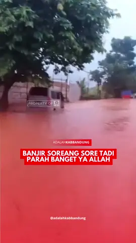 Banjir di Soreang sore tadi parah banget ya Allah :( #adalahkabbandung #bandung #soreang 