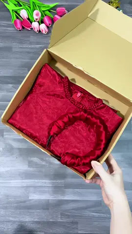 Set áo dài Tết cho bé gái, vải lụa gấm, tặng cài tóc xinh #xuhuong #me2embekhoikhoa #dotetbegai #aodaibegai #dobegai 