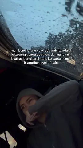 kadang suka iri sama anak yang kalo lagi knp knp suka dibantuin orang tua nya, sedangkan aku kalo Ig knp knp harus gedebag gedebug sendirian sebenernya aku juga mau masadepanku diselamatkan hhe🥹🥲