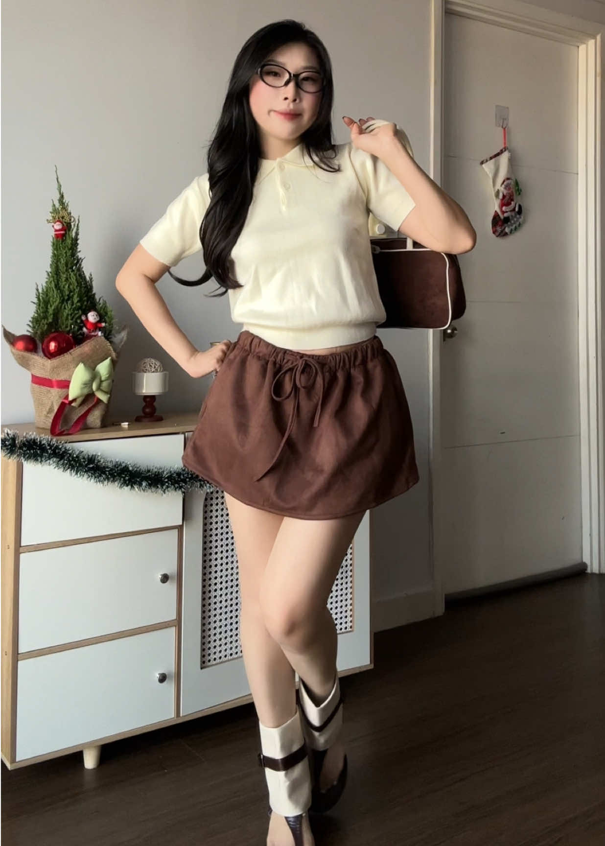 Chân váy xoè da lộn siêu cưng í #tuoihiriviu #chanvaydalon #chanvayxoe 