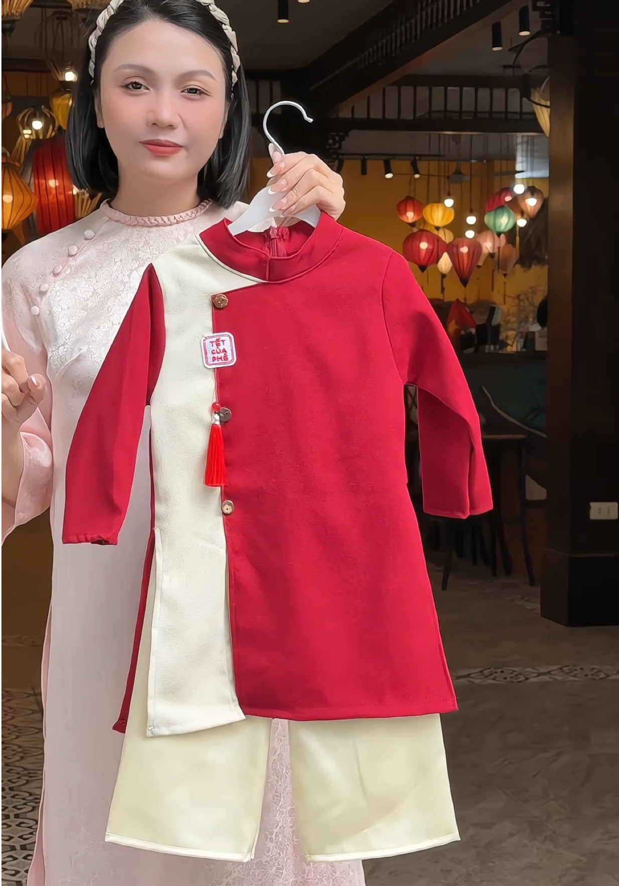 Áo dài cách tân cho bé chất nỉ nhung chéo xịn sò #megiangcogu #quanaotreem #aodaicachtanchobe #aodaichobetrai #aodaibetrai 