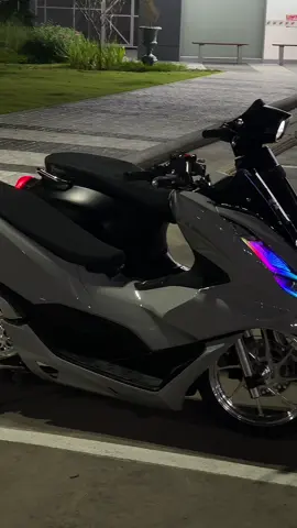 สวยมั้ย#pcx160ดิ้ว่ะ🚀 #เวสป้าดิว่ะ🛵 #ไฟรุ้งจําง่าย🌈 #ล้อcnc #เอาขึ้นหน้าฟีดที 