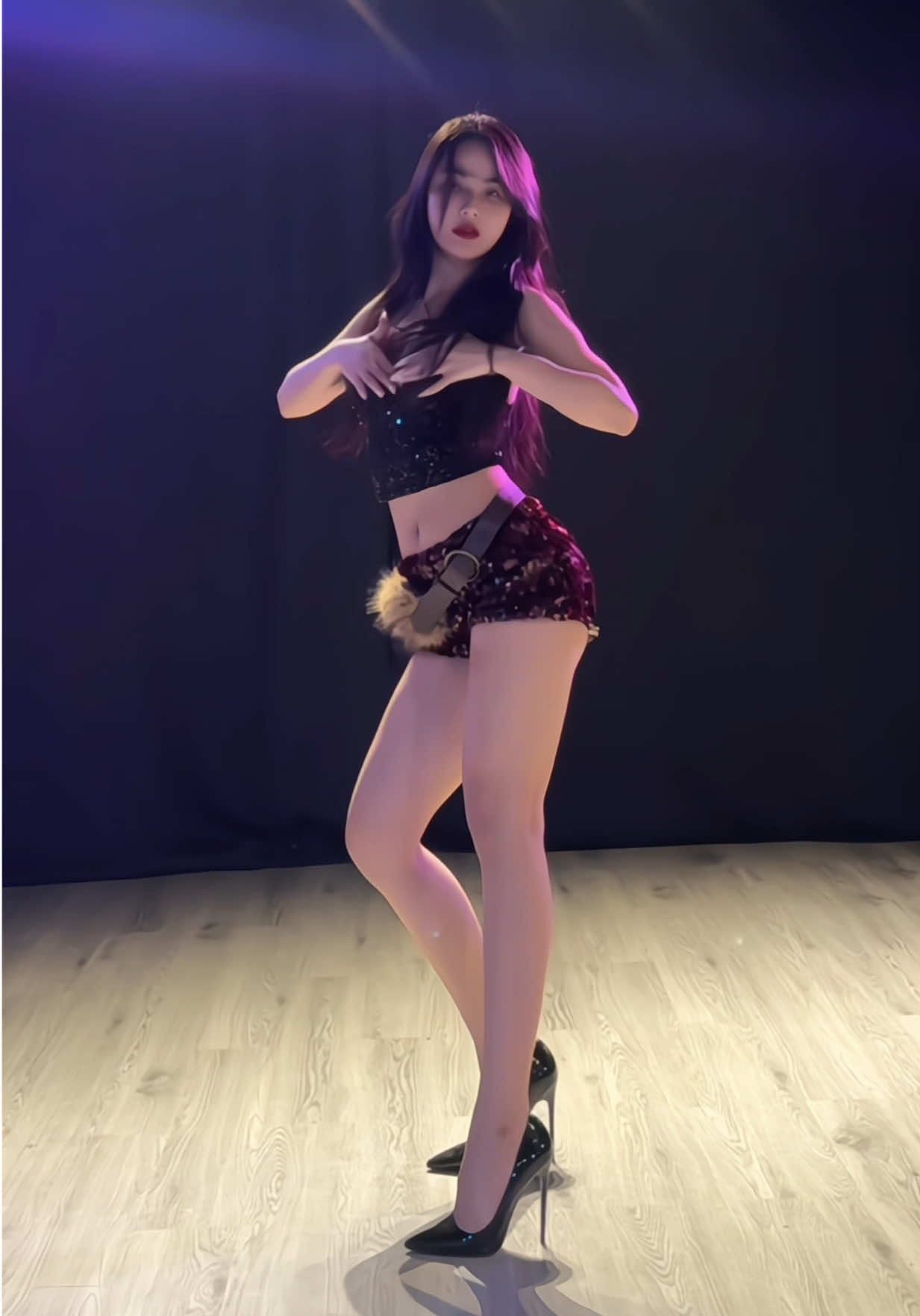 Dancebar kết hợp sexydance với em Minh ạ. Nhảy nhạc remix nhiều chán rùi nên em đổi mới xíu nha cả nhà #nguyenlehongminhgenz #dancebar #hongminhdaynhay #hongminhacademy #fyp 