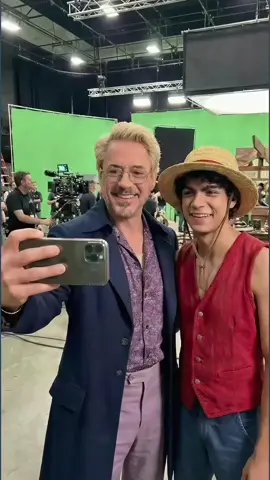 Robert Downey Jr. cómo Rayleigh en live action de Netflix. (Obviamente es IA) #onepiece #meme #memeonepiece #anime