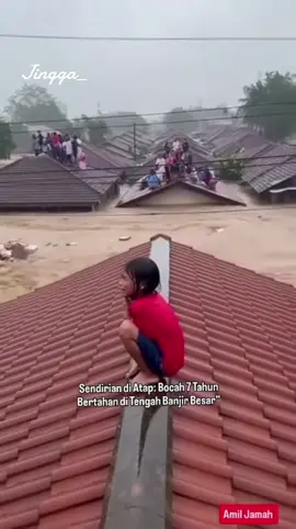Nggak tega liatnya, bocah 7 tahun sendirian diatap memanggil manggil ibunya 😭😢 #bismillah #banjirsumatera #banjirbandang #banjir2025 #banjir 