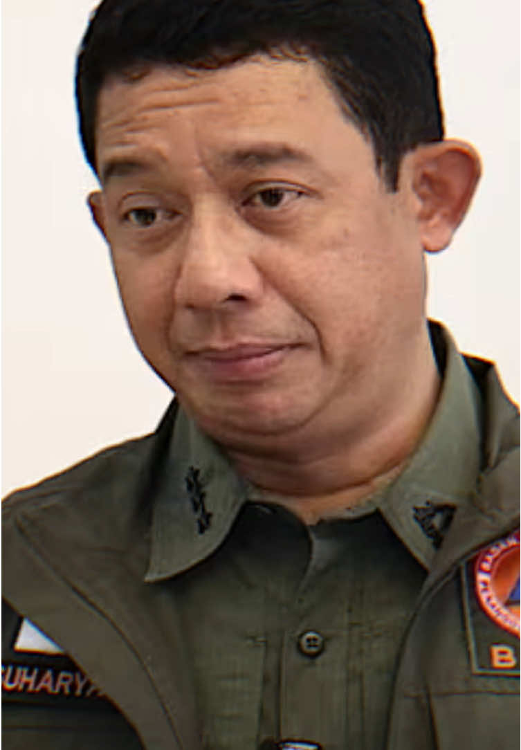 Hakim MK Sindir Cara Seleksi Kepala BNPB di Hadapan Wakil Menteri Pertahanan Atas Pernyataan Penanganan Banjir Bandang dan Tanah Longsor di Sumatera. Hakim Mahkamah Konstitusi (MK) Saldi Isra mengaku sedih dengan pernyataan Kepala Badan Nasional Penanggulangan Bencana (BNPB) Letjen TNI Suharyanto, yang menyebut bencana di Sumatera hanya mencekam di media sosial saja. Sebelumnya, Suharyanto menilai, bencana di tiga provinsi Sumatera itu memang terlihat mencekam karena banyak berseliweran di media sosial (medsos). Namun, Suharyanto, mengklarifikasi, saat berada di lapangan bahwa ia tidak mengira bencana yang terjadi sebesar itu.  #HakimMK #SaldiIsra #KetuaBNPB  #BencanaSumatera