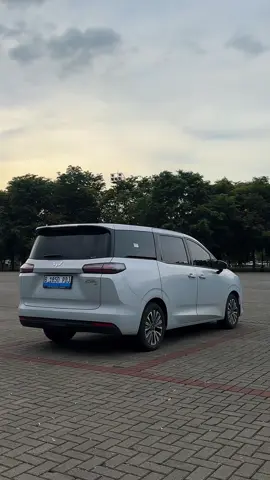 Experience the Unexpected. Meet the Darion. Wuling Sinar Maju Motor mengundang kamu merasakan langsung Wuling Darion — mobil keluarga masa depan yang siap menemani setiap perjalananmu. #wulingdarion #wulingsinarmajumotor #WulingEV 