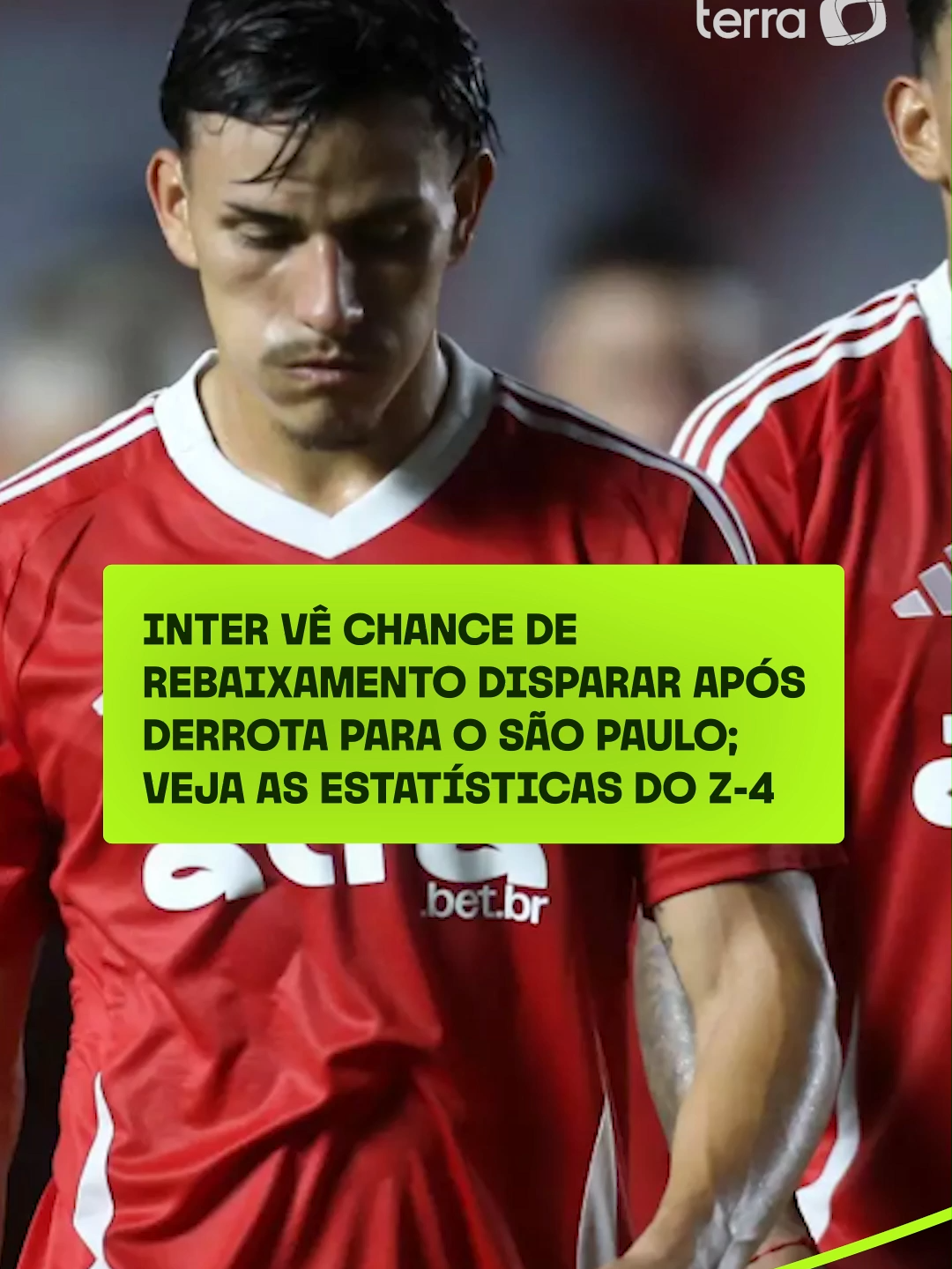 A situação do Inter ficou dramática! 📉 Após a derrota para o São Paulo, a chance de rebaixamento disparou de 40,8% para 77,6% segundo a UFMG. Santos respira aliviado, enquanto Vitória, Fortaleza e Ceará seguem na briga contra a queda. ⚠️ #Brasileirão #Z4 #Internacional #FutebolBrasileiro #terraesportes
