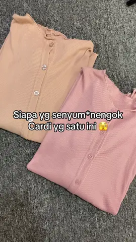 Senyum sambil mikir, aku mau amankan warna apa yaa🤔#fyppppppppppppppppppppppp #cardigan #fypage #paydaysales 