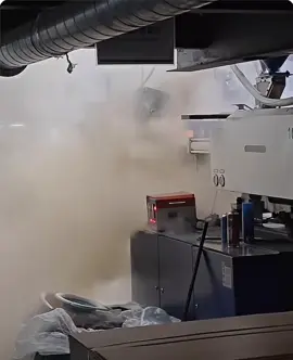 The entire injection molding machine caught fire due to improper operation by the customer #tiktok #Factorvrealshot #Injectionmoldingmachine #Haitian #LESSO #Workshopprocessing #Mold #plastic #plasticinjectionmachine 