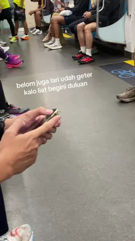 kita mah modal tekad aja udah cukup 🏃🤣 #pelarikonten #Running #diadora #adidas #asics 