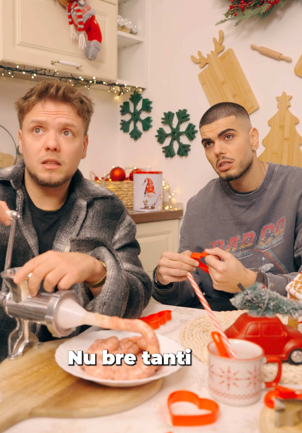 Fac cârnați cu @Andrei Banuta 🤯 @Emilia Mya 