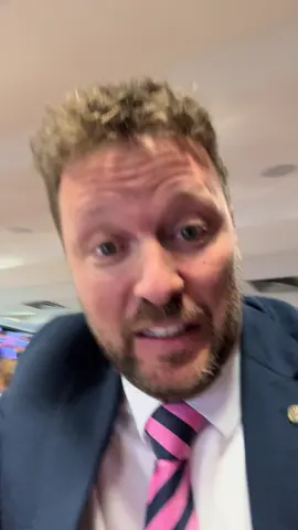 Petezada enlouquecida na CPMI com os 300 mil mensais que Lulinha recebia de dinheiro roubado do INSS.