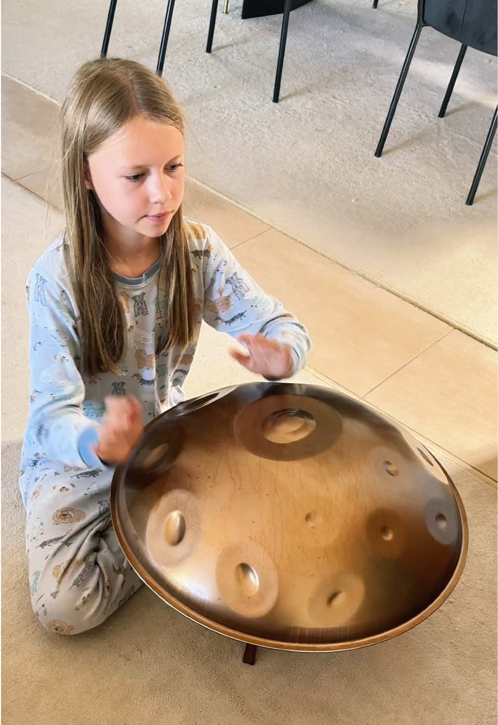 Some people have been asking for the names of the songs Sprites plays. But so far all the songs we posted have been her own creation and none of them have any names yet. But if you have an idea how this melody might be called feel free to post it on the comments.  Played on an E Amara 20 from Ayasa Instruments #handpan #handpanmusic #handpanplayer 