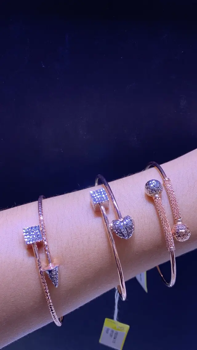 Model bangle yg super cakep nih,yuk kepoin langsung chatt ke 0881-0267-11569 💃🏻  #perhiasanemas #fyp #fyppppppppppppppppppppppp #thepalace #jembertiktok 