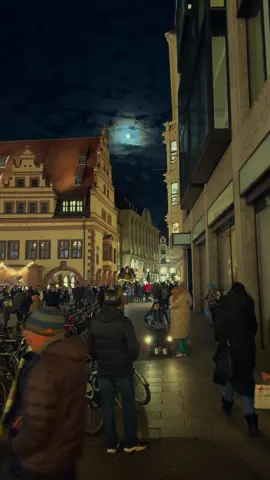 🌕  #fyp #hdr #leipzig #weihnachtsmarkt #moon 