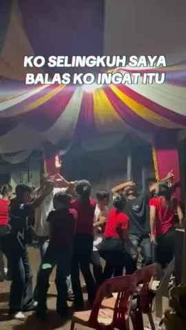 ADE MAU RUSAK.  KO SELINGKUH SAYA BALAS KO INGAT ITU #anakpulau #party #anaktanjungpelanduk #pyf 