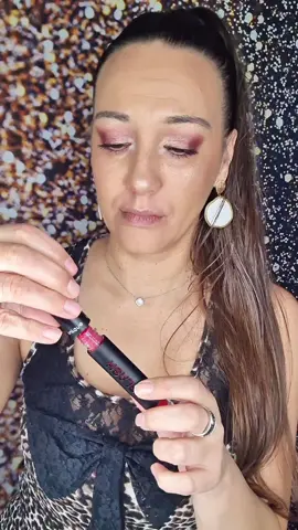 DES LÈVRES SCINTILLANTES POUR LES FÊTES ✨️ je dis ouiiiii et toi ? #levres #rougealevre #makeup 