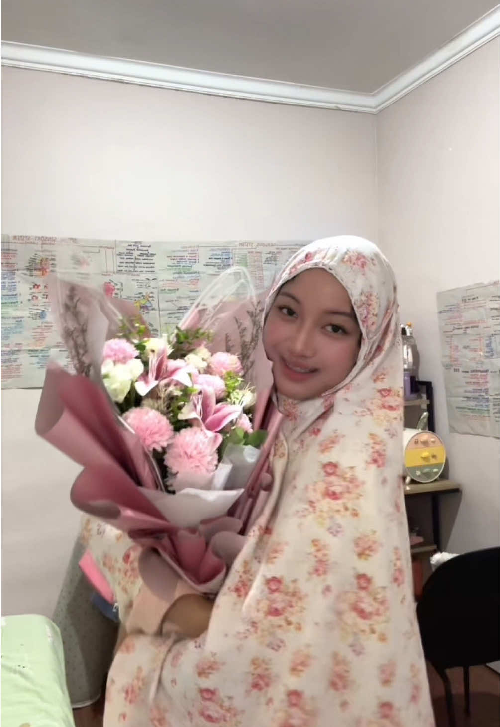 my first “love” flowers, thankyou for always support & make me happy amour💗🌷💐 #thefateofophelia #loveyou #flowers #finallyfoundyou 