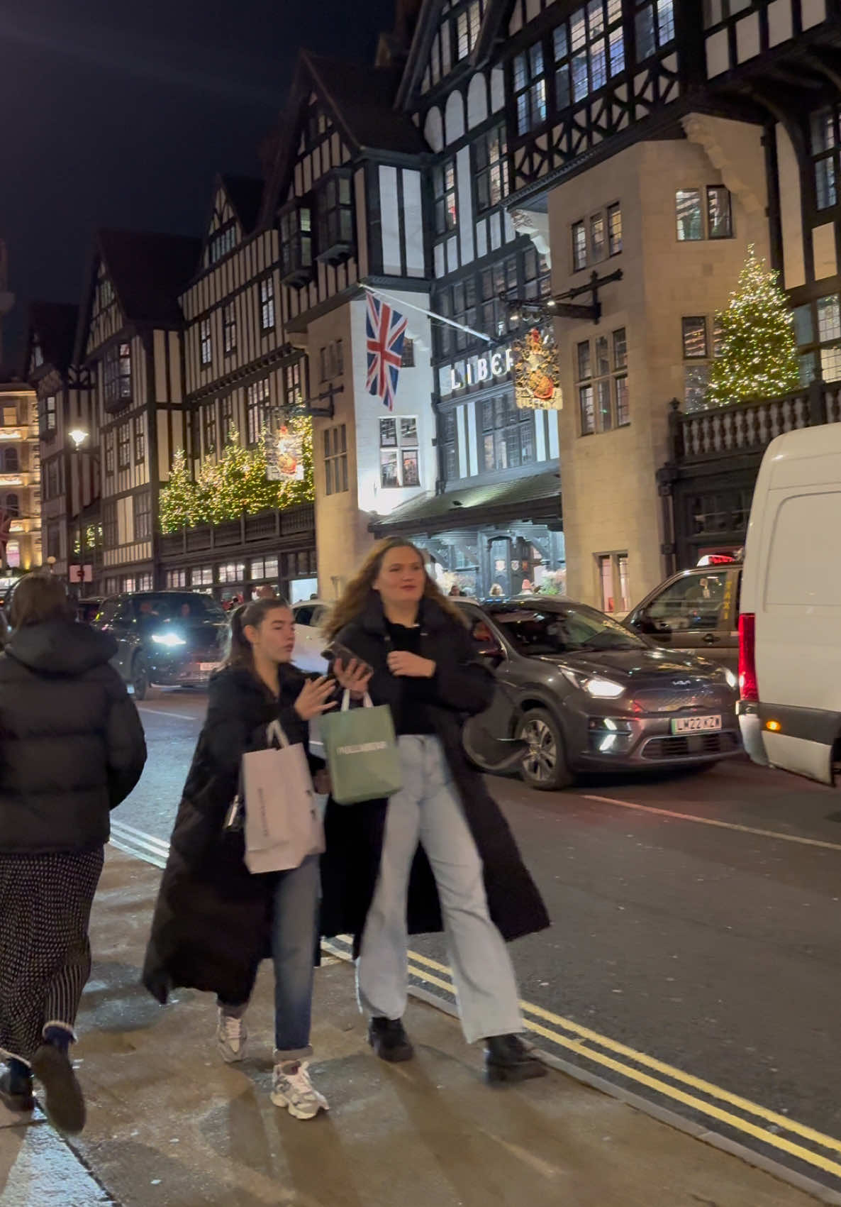 London Streets 🇬🇧 Great Marlborough St, Soho, W1F