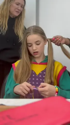 Holly’s hair is supposed to feel like a dream, almost like she’s in a different show. Same pigtails from Season 1, just a little lower and softer now. Shout-out to her hairstylist Dena# for keeping them perfect all year.#hollywheeler #strangerthings5 #hairtok #strangerthingshair #behindthescenes 