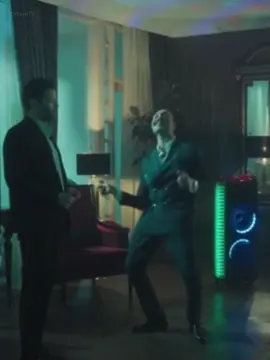 Kadir baba dance show 😂😂 #kadir #baba #eşrefrüya #eşrefrüyadizi 