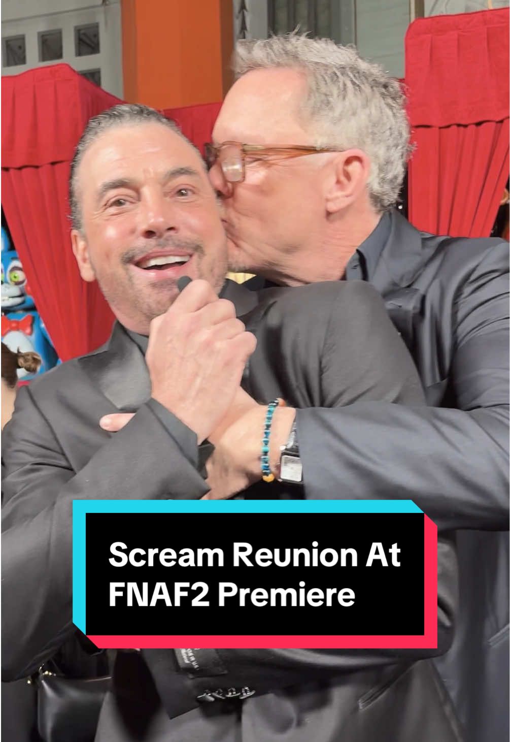 We're obsessed with this #Scream reunion at the premiere of #FiveNightsAtFreddys2  ❤️ #fnaf2 #fnaf #holiday 