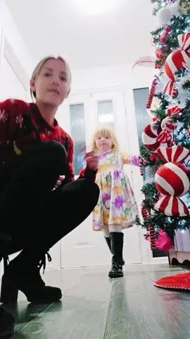 she tried at the start and nearly got on beat  😂😍 #dontletthebassgetcha #dnbstep #shuffledance #dance 