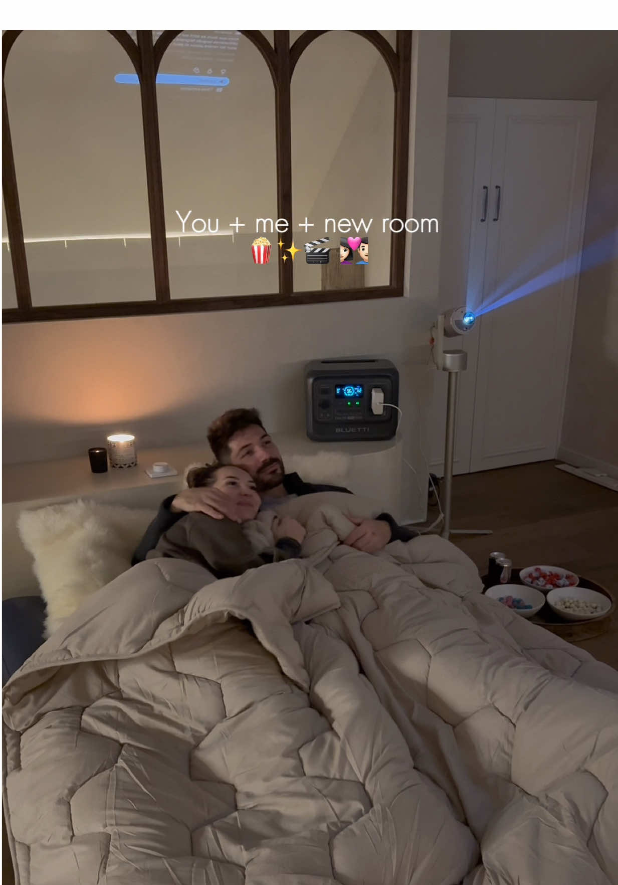 Après des années de travaux = You+me+New Room 👩🏻‍❤️‍👨🏻🎬🍿✨ #renovation #couple #projet @BLUETTI 