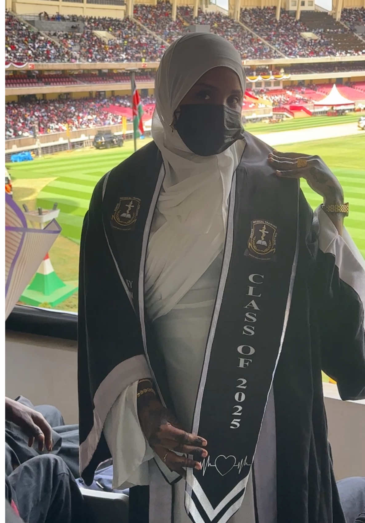 Got a graduation gift delivered to my house I didn’t even expect it to be @Kiffah_style’s 🥹🫶🏻Gashanti jag jag JazakaAllah kheir . . . . . . . #fyp #somalitiktok #foryou #viral #viral_video 