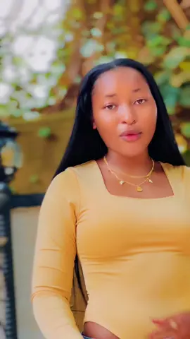 Too hot to be just a love song🥰add it on your playlist already  shot by @Am-big-hapi 🔥#tracyblue #omulungiwomwaka #fyp #tracyug #music 