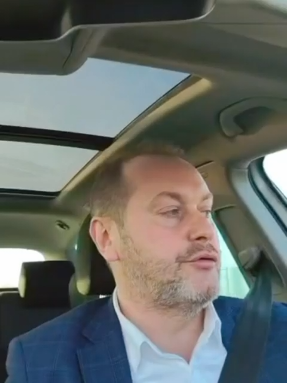 Ministrul Mediului, Diana Buzoianu și șeful de la Apele Române trebuie să plece acasă. Când 100.000 de oameni rămân fără apă potabilă, când o centrală vitală pentru sistemul energetic este oprită și când spitale își închid porțile din cauza unor decizii greșite, nu mai vorbim despre întâmplări.   Aceste lucruri dovedesc incompetența administrativă și lipsa de responsabilitate a ministrului USR. #PACE #ÎntâiRomânia #petreadorinsilviu #petreadorin #PACE 