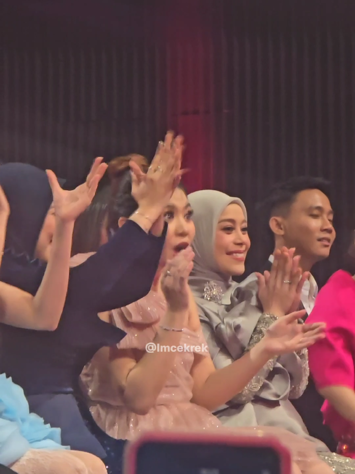 PENYANYI DANGDUT WANITA SOLO TERPOPULER 