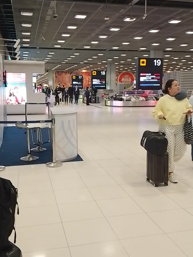 งื้ออออ เวลคัมนะแชมิน เดินหล่อมาแต่ไกลเลย สูงมากเลยอ่ะน่ารักที่สุด🫶😎🥰😍🫰😘 #LeeChaeMin #이채민 #Chaemintoyou_in_Bangkok #LEECHAEMIN_TOUR_IN_BKK 💙  #BonappetitYourMajesty