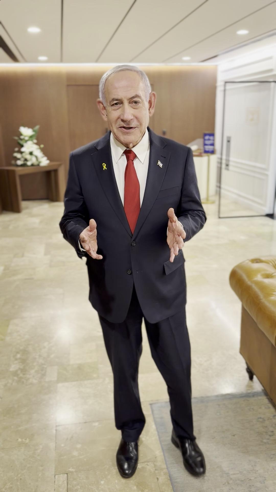 I want to share something with you >>