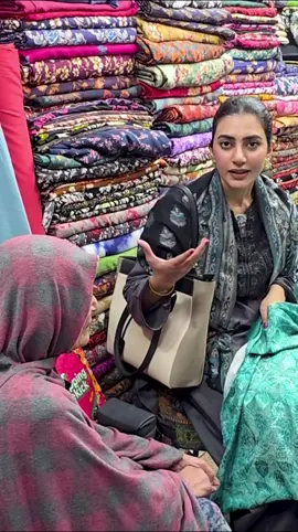 It’s really nice to meet the sweetest follower while shopping China Patti 🛍️